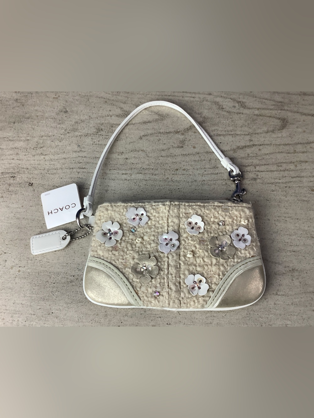NWT RARE Coach Ivory Wool Floral 3D Appliqué Wristlet with Metallic Accents